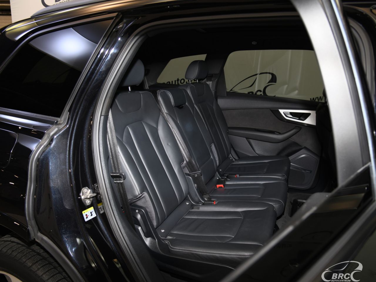 Audi Q7 | 12