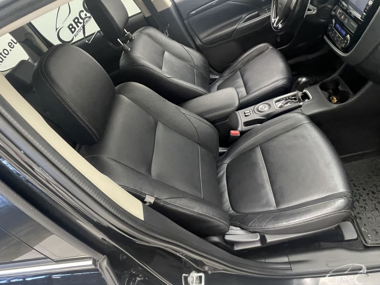 Mitsubishi Outlander | 4