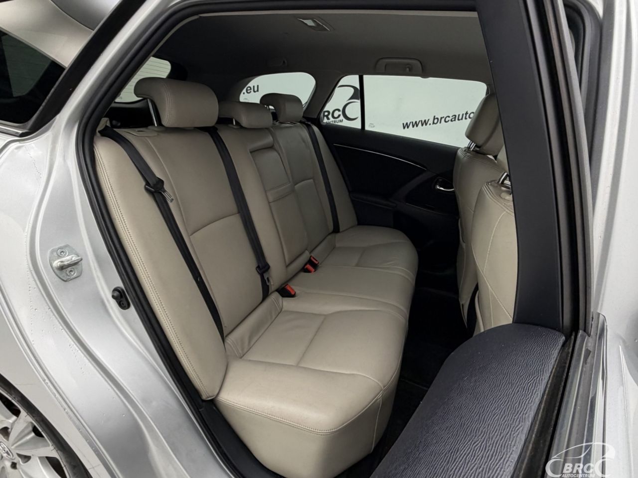 Toyota Avensis | 10