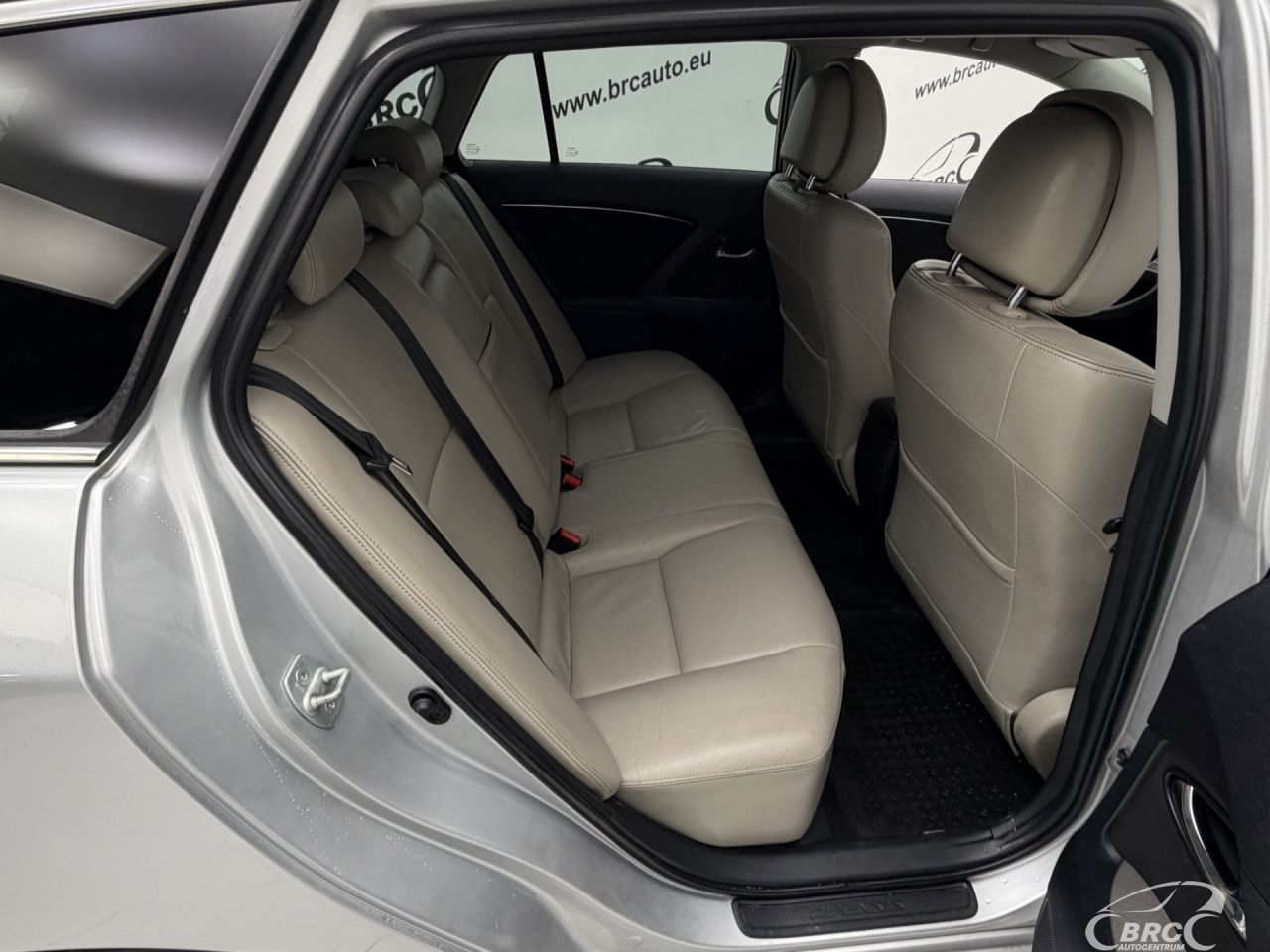 Toyota Avensis | 9