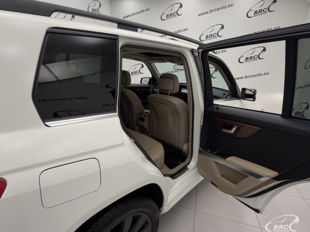 Mercedes-Benz GLK350 | 11