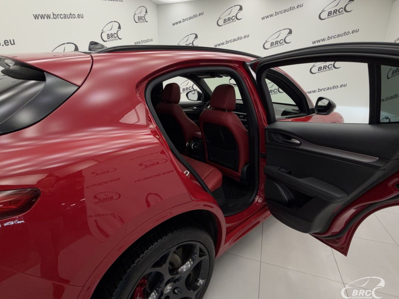 Alfa Romeo Stelvio | 14