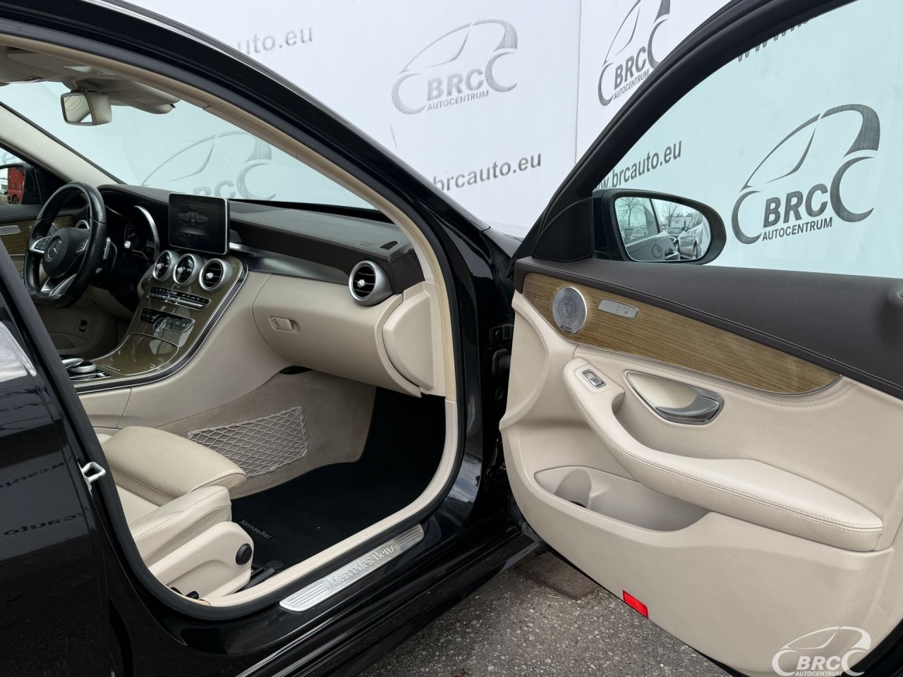 Mercedes-Benz C350 | 9