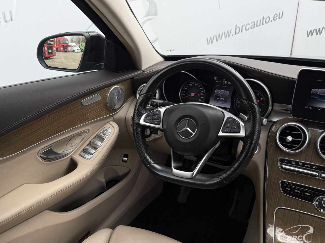 Mercedes-Benz C350 | 7
