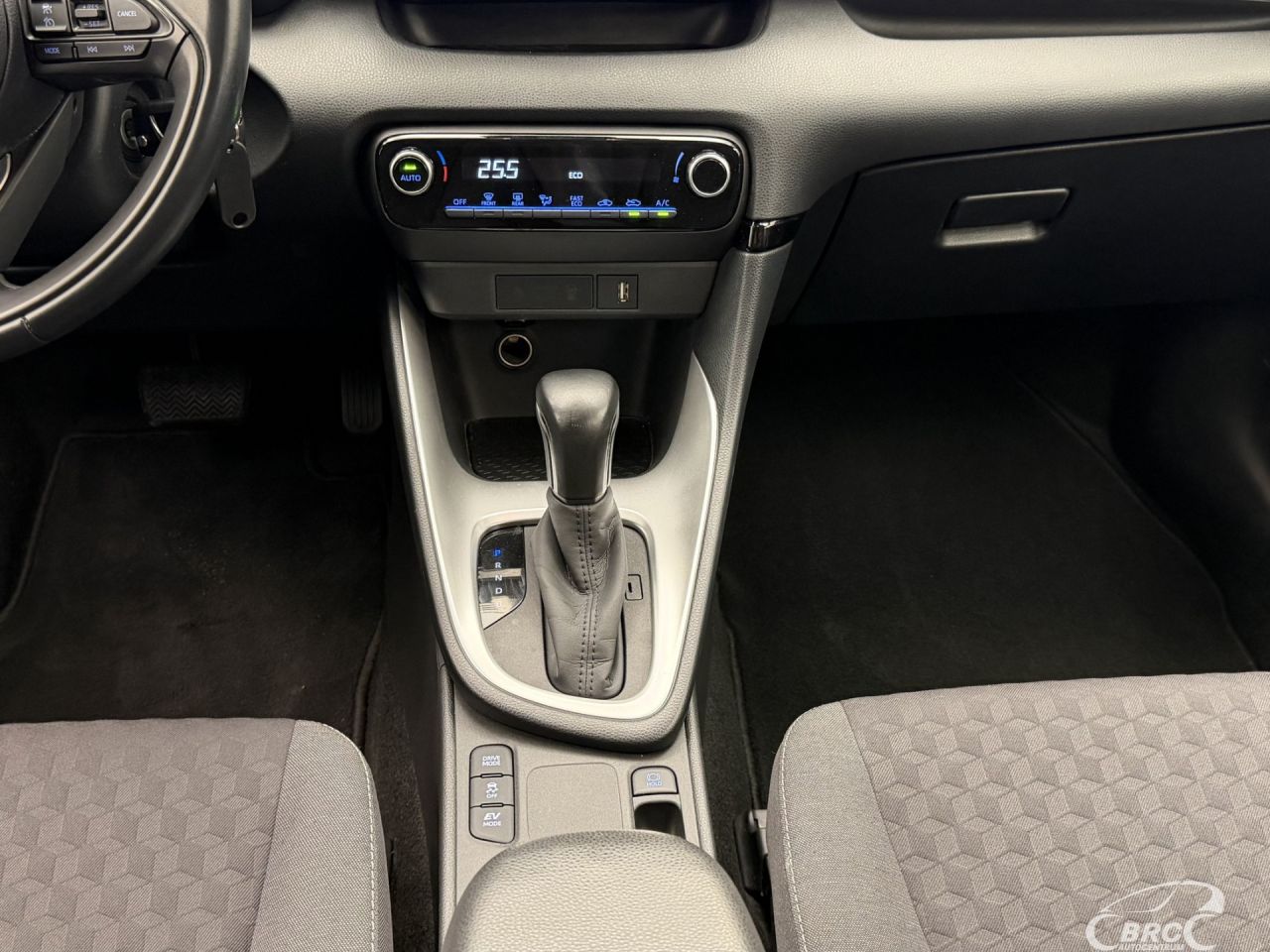 Toyota Yaris | 16