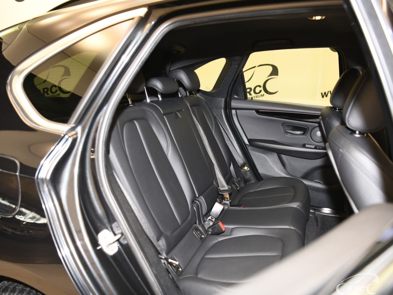 BMW 218 | 12