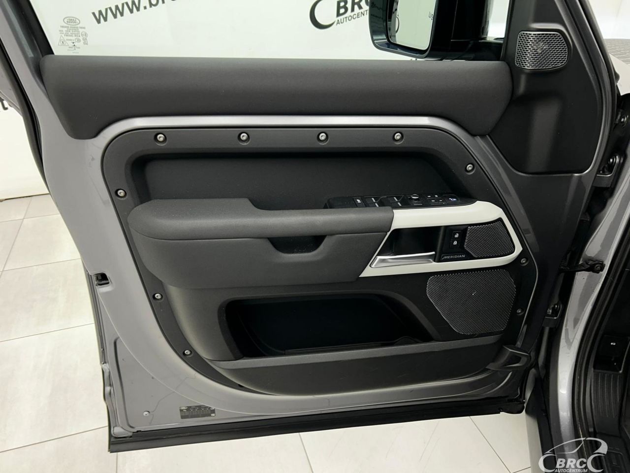 Land Rover Defender | 9