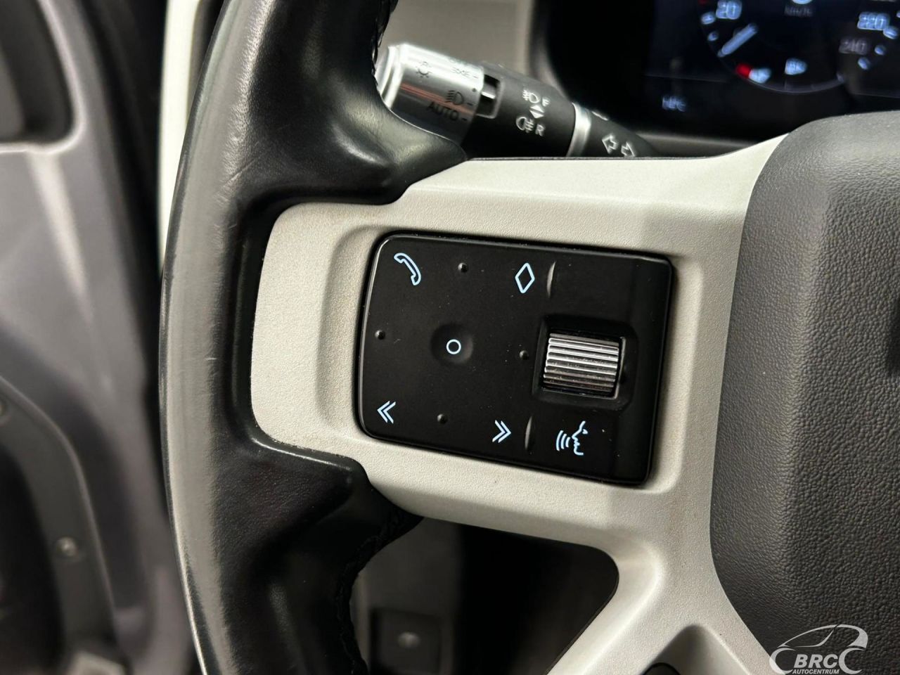 Land Rover Defender | 12