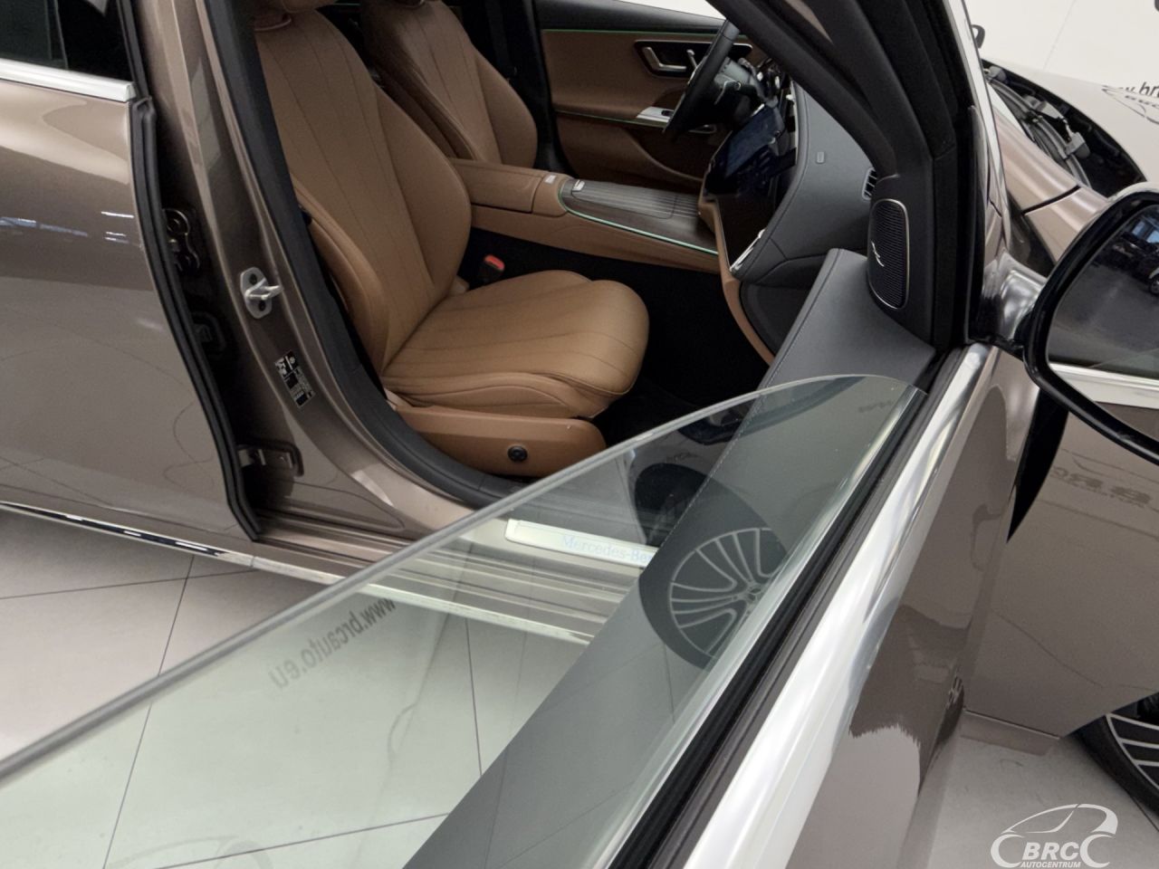 Mercedes-Benz E200 | 9