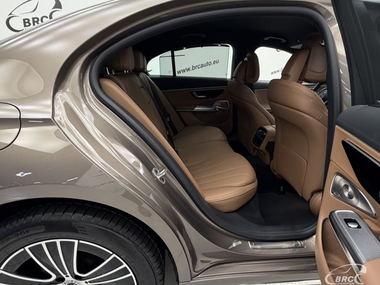 Mercedes-Benz E200 | 12