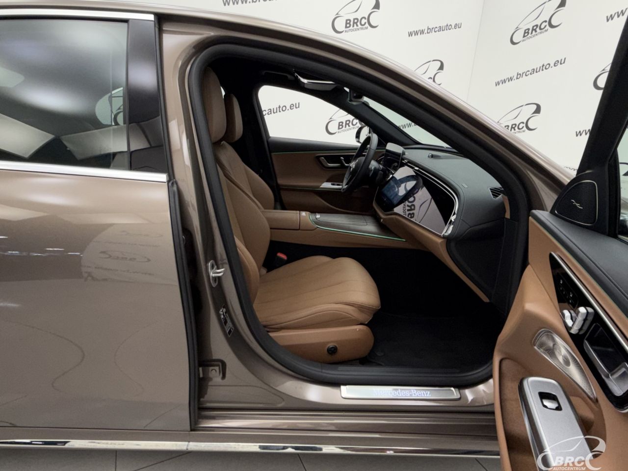 Mercedes-Benz E200 | 3