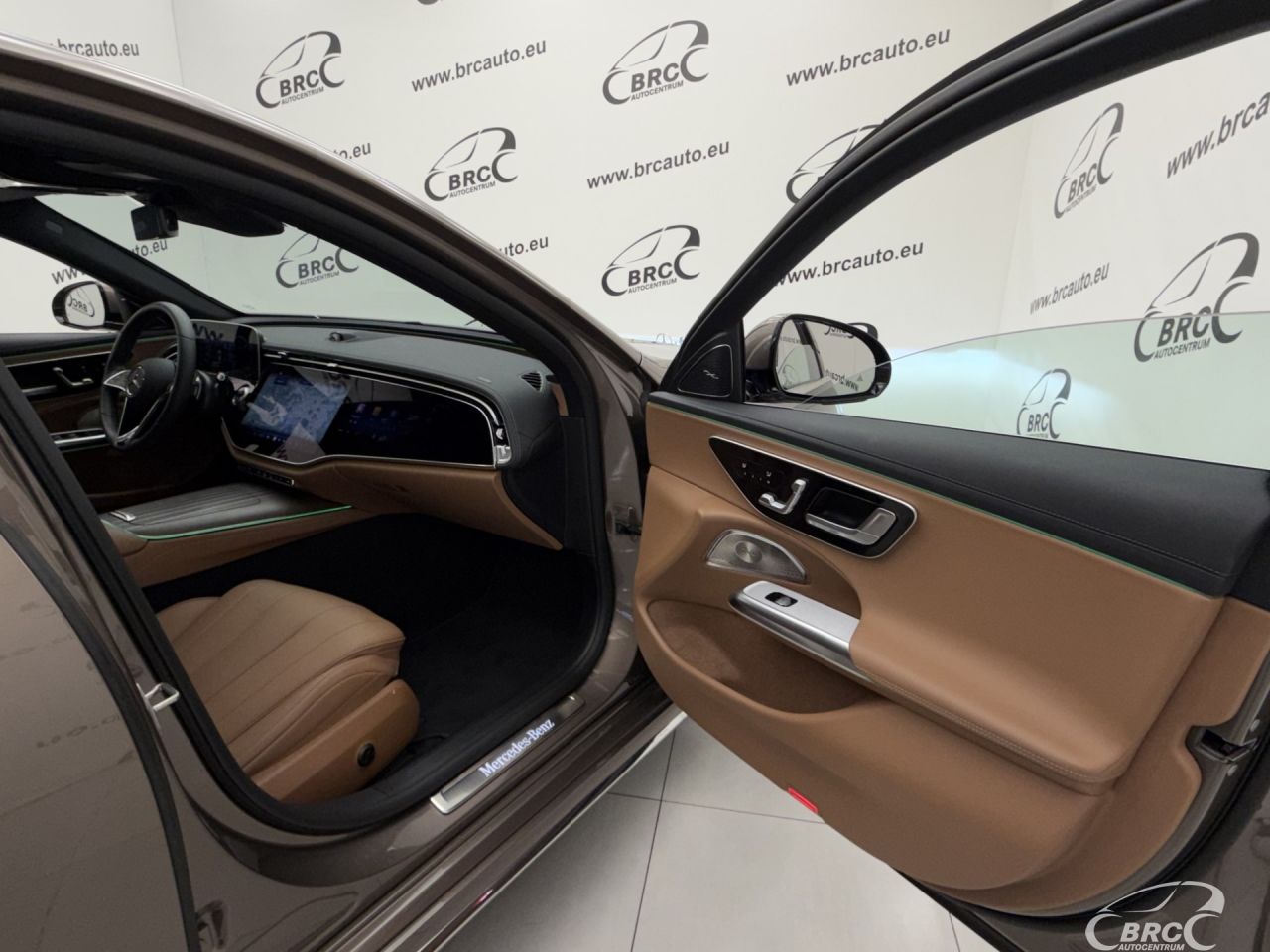 Mercedes-Benz E200 | 7