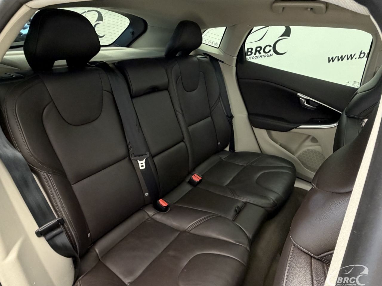Volvo V40 | 11