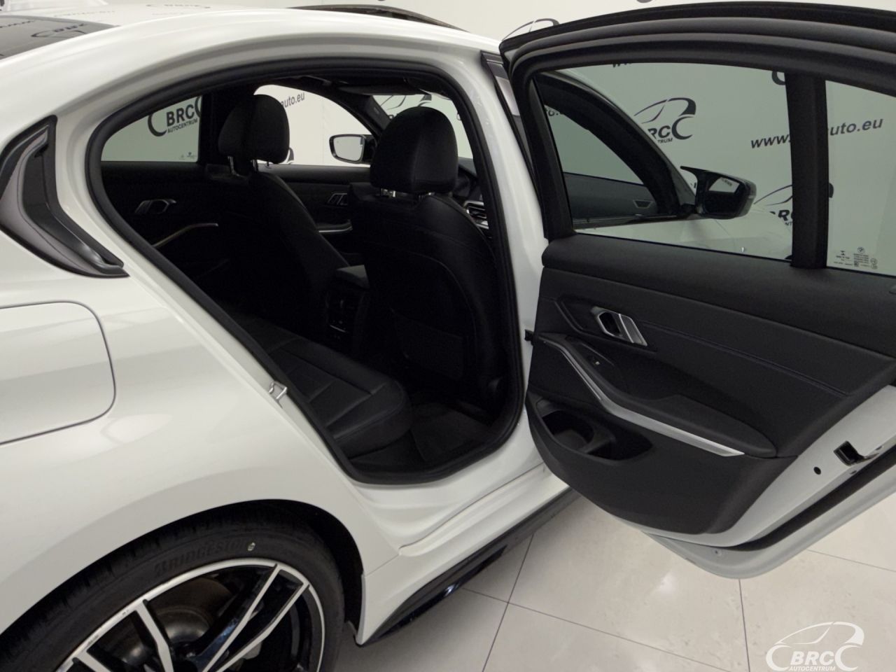 BMW 330 | 11