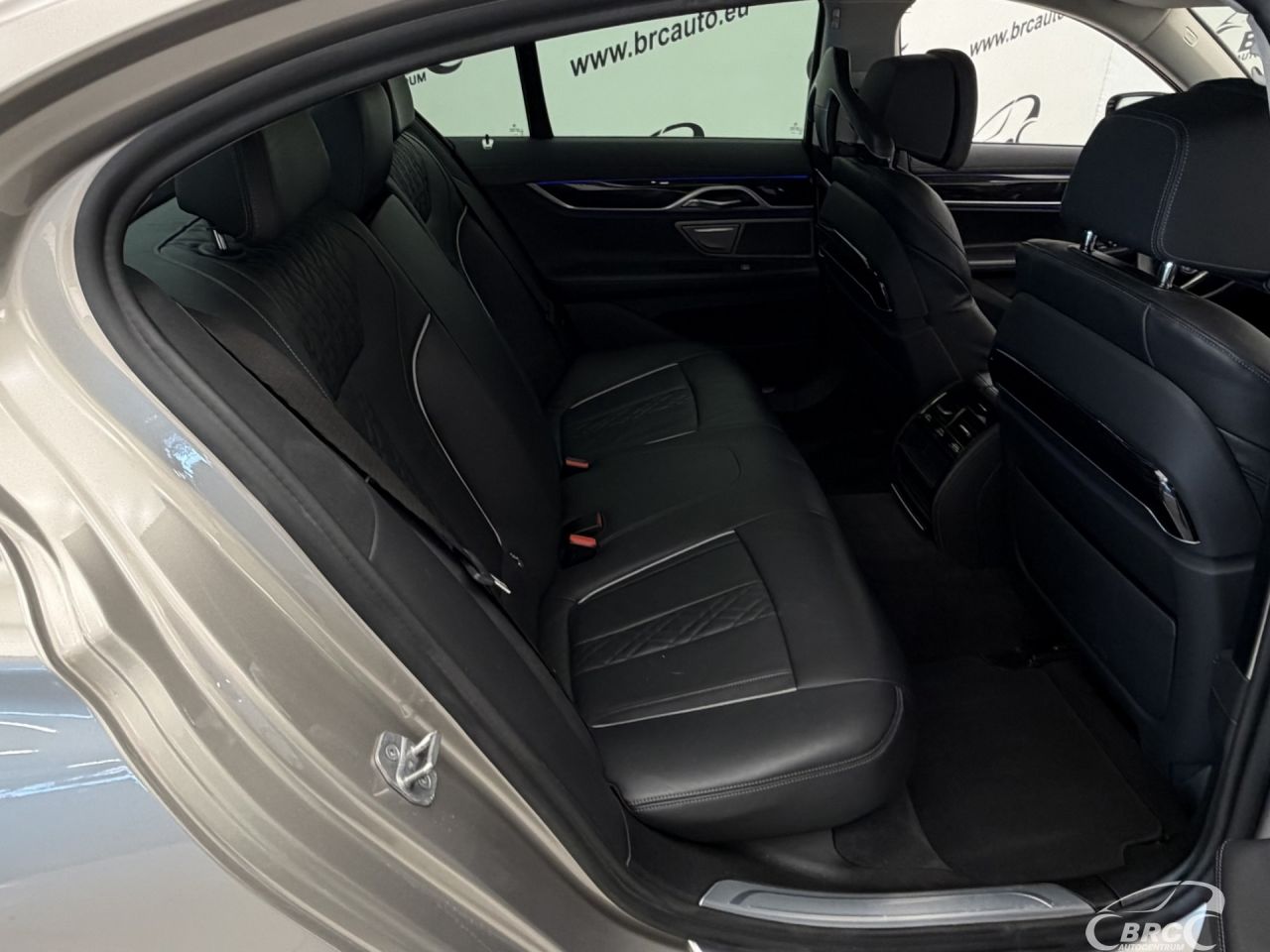BMW 745 | 11