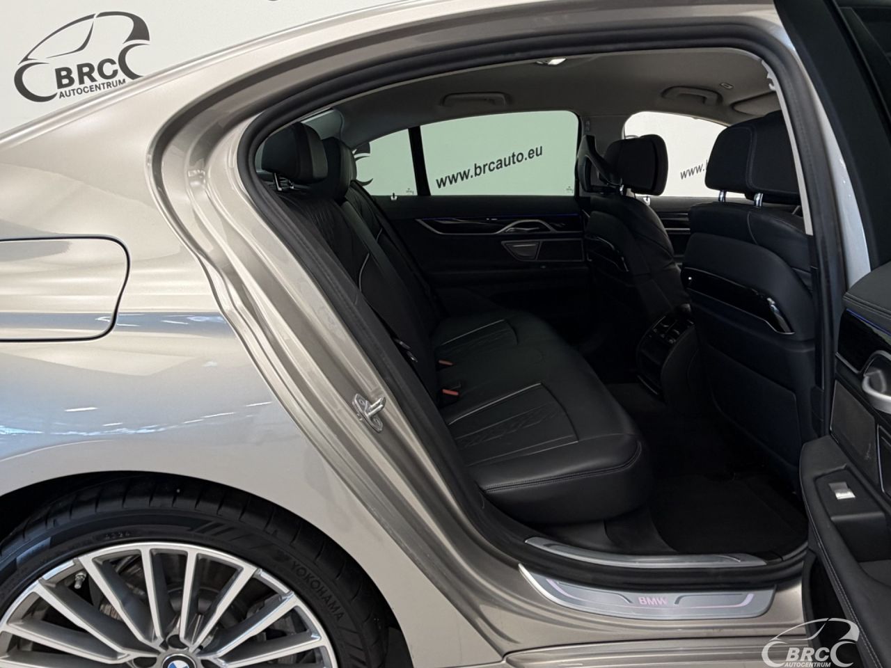 BMW 745 | 10