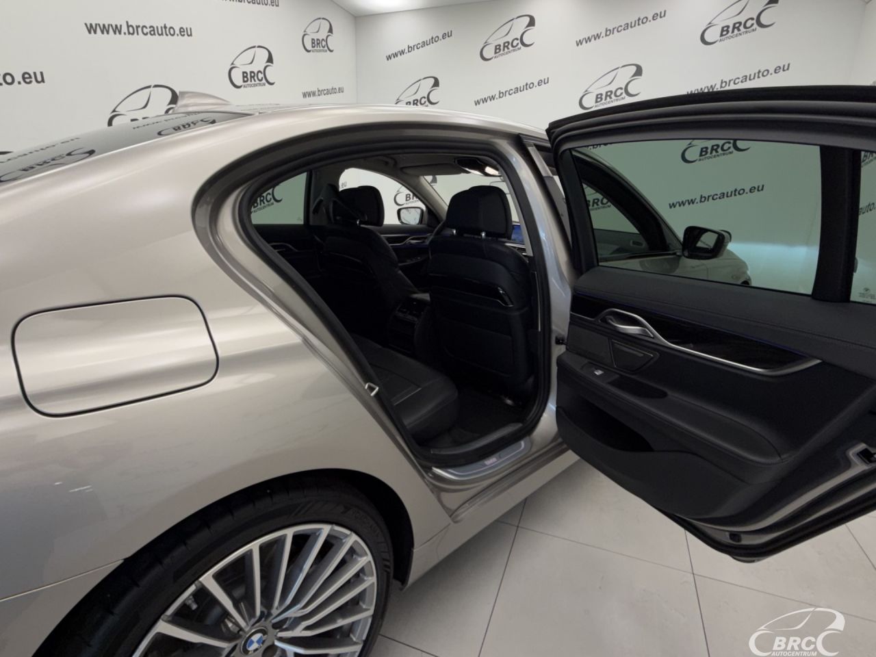 BMW 745 | 13
