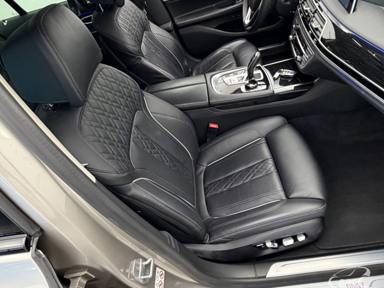 BMW 745 | 4