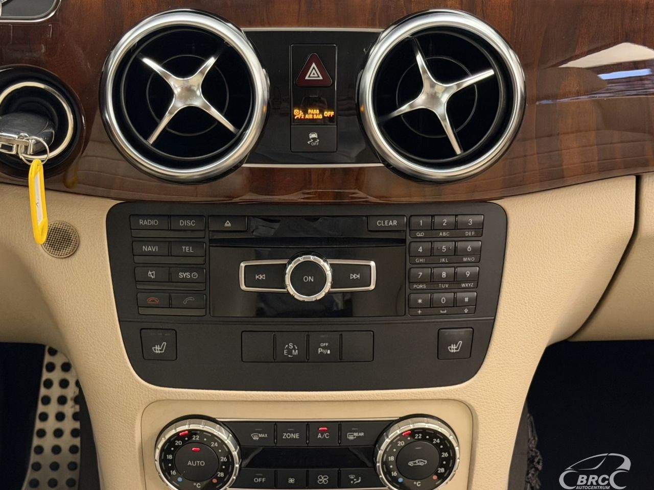 Mercedes-Benz GLK250 | 15