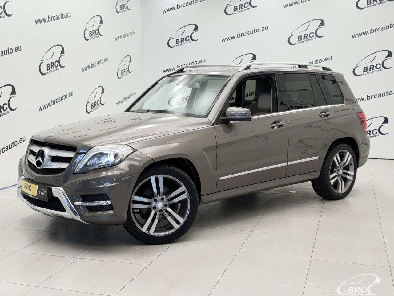 Mercedes-Benz GLK250 | 0