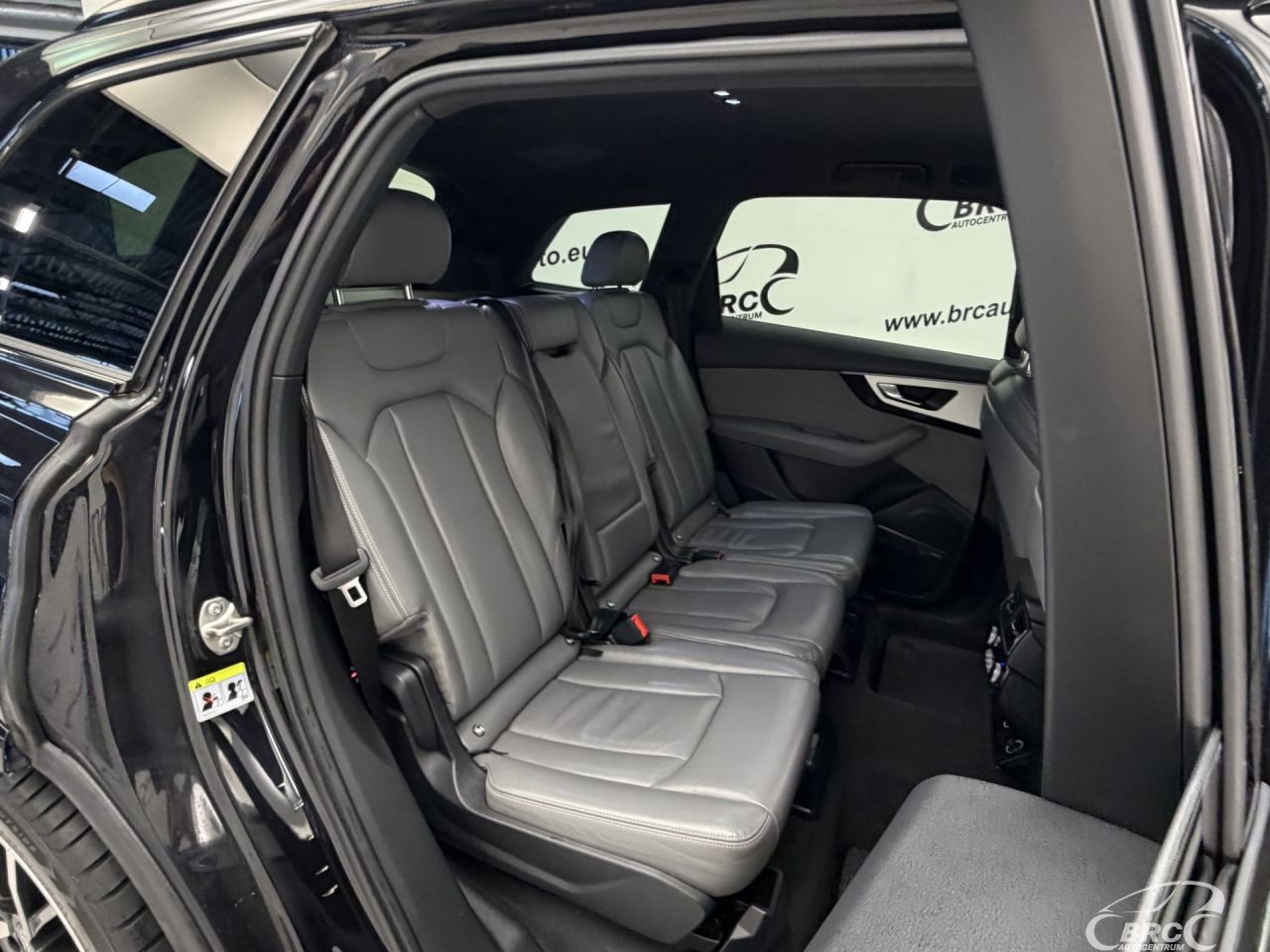 Audi Q7 | 12