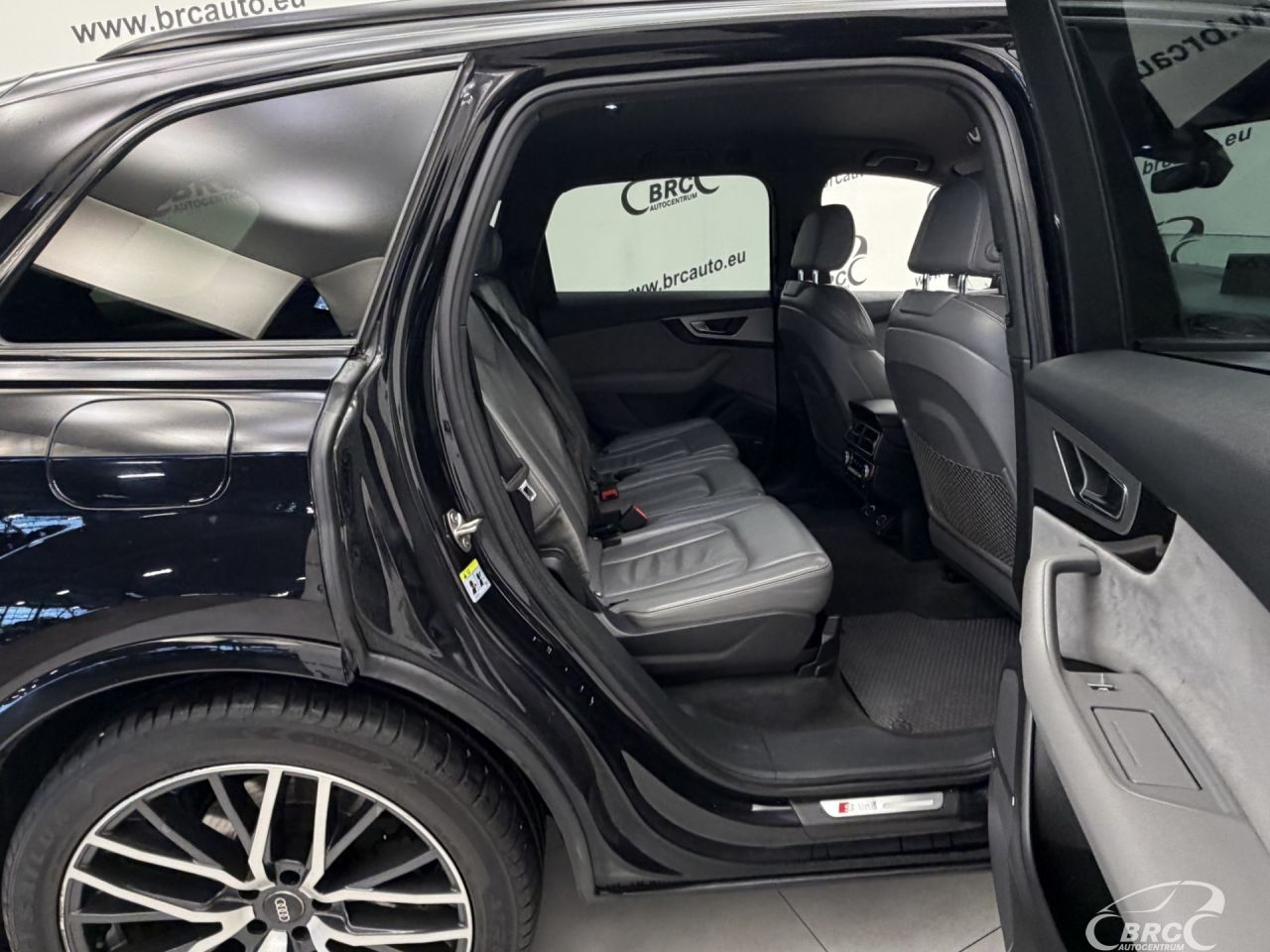 Audi Q7 | 10