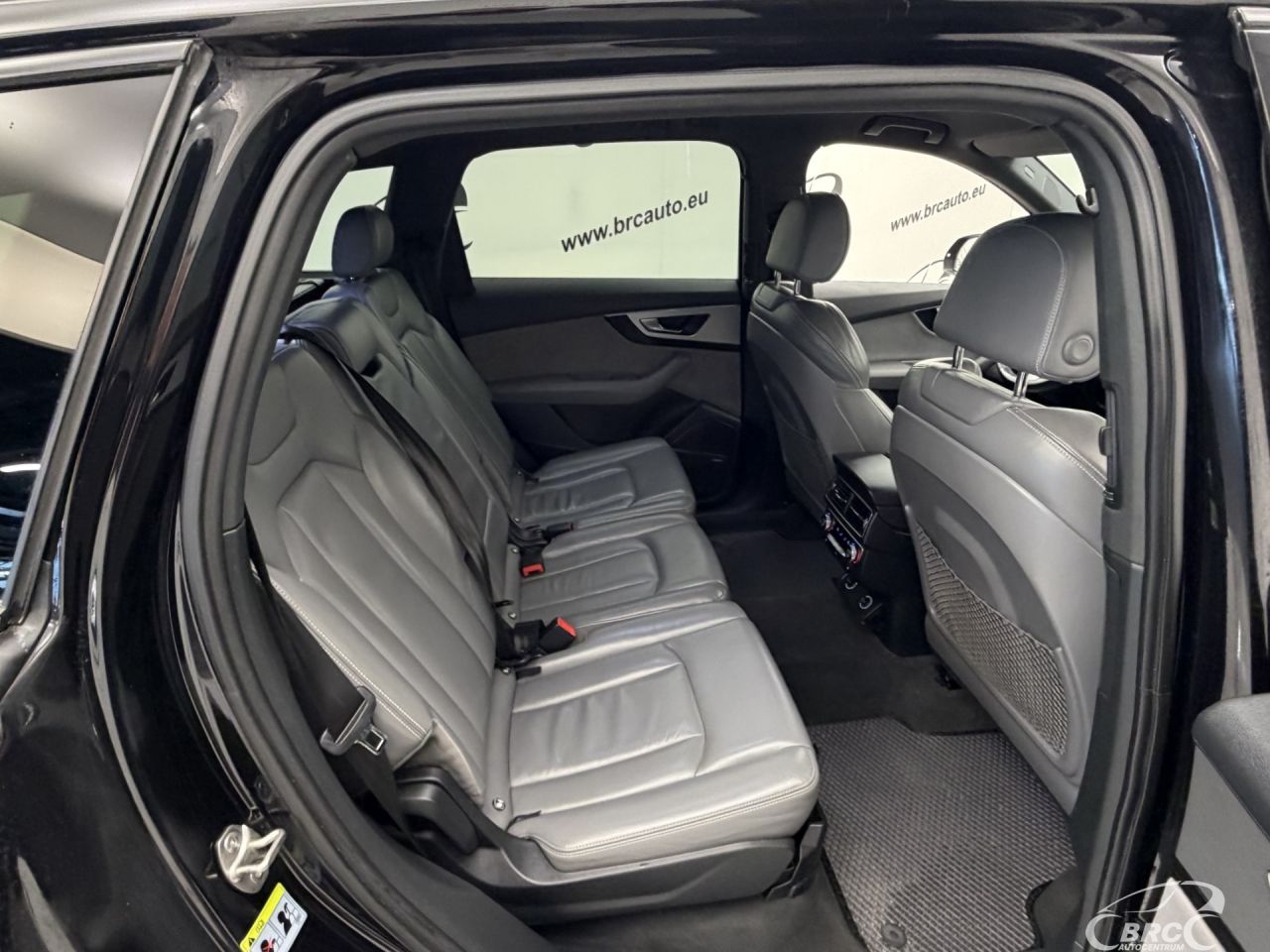 Audi Q7 | 11