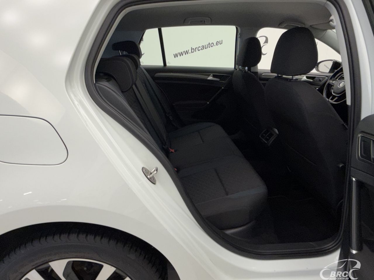 Volkswagen Golf | 8