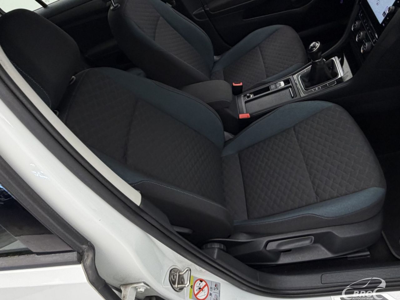 Volkswagen Golf | 4