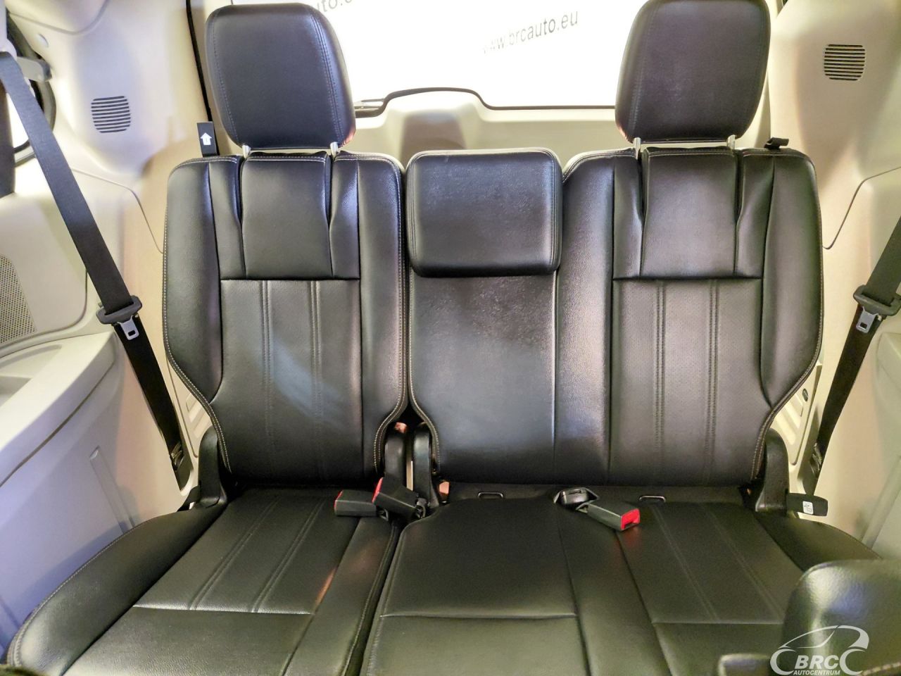 Chrysler Town & Country | 12