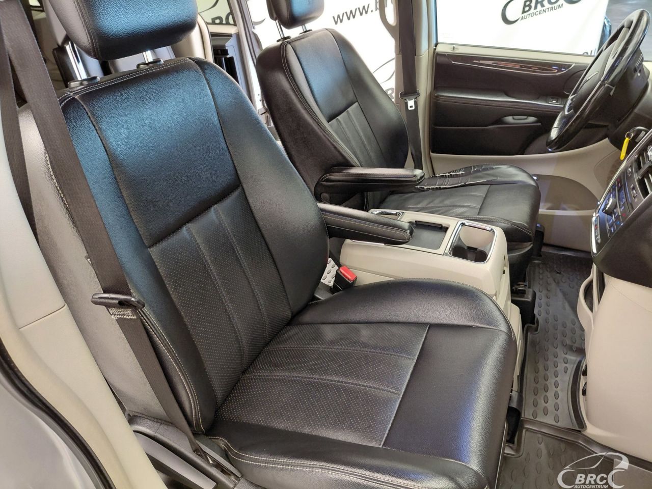 Chrysler Town & Country | 7