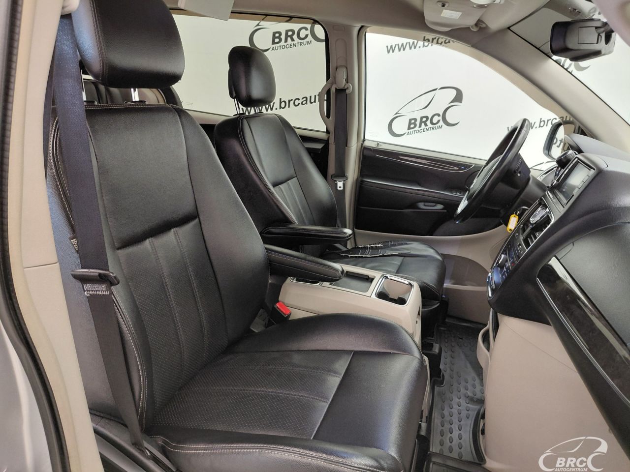 Chrysler Town & Country | 11