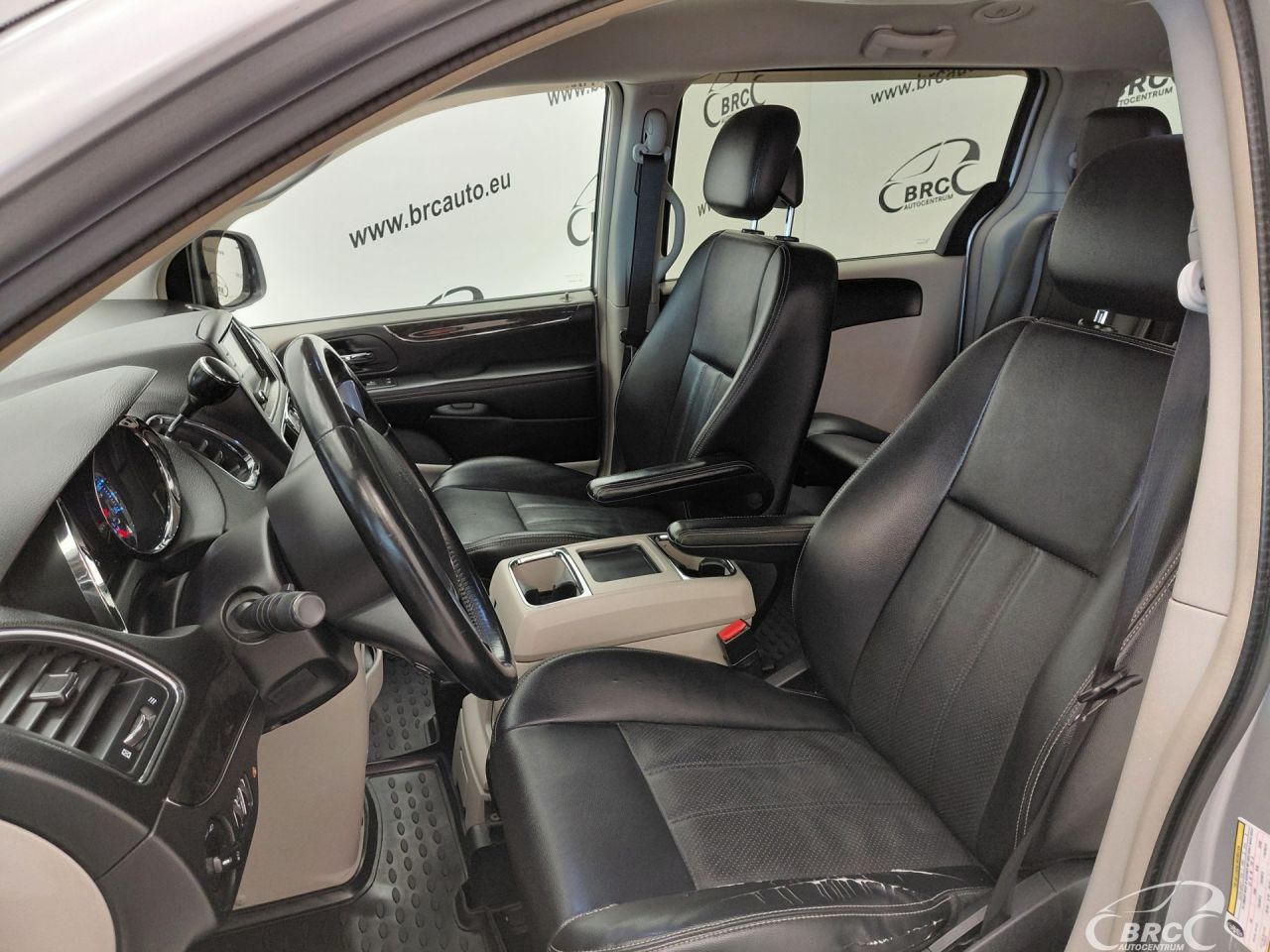 Chrysler Town & Country | 6