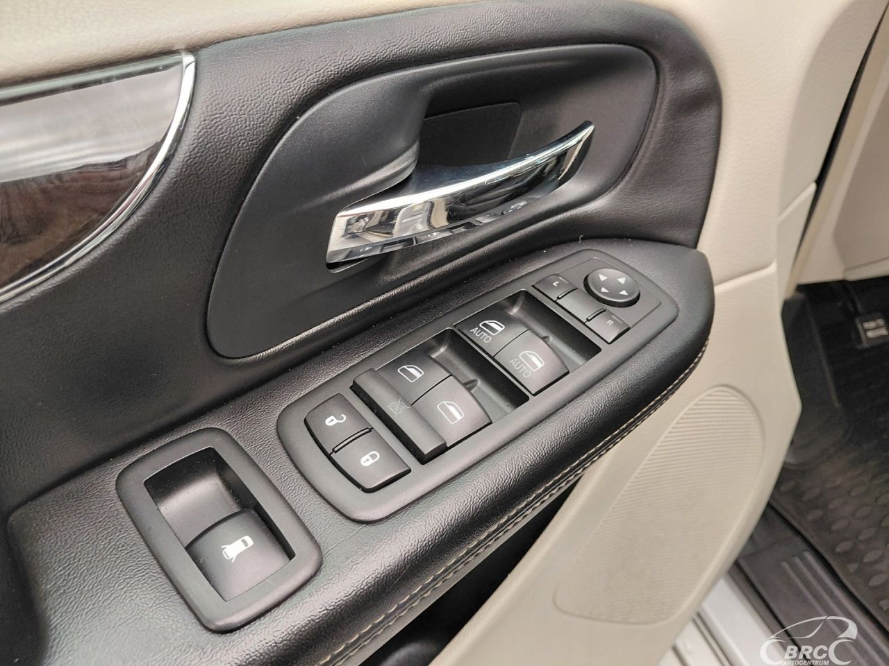 Chrysler Town & Country | 19