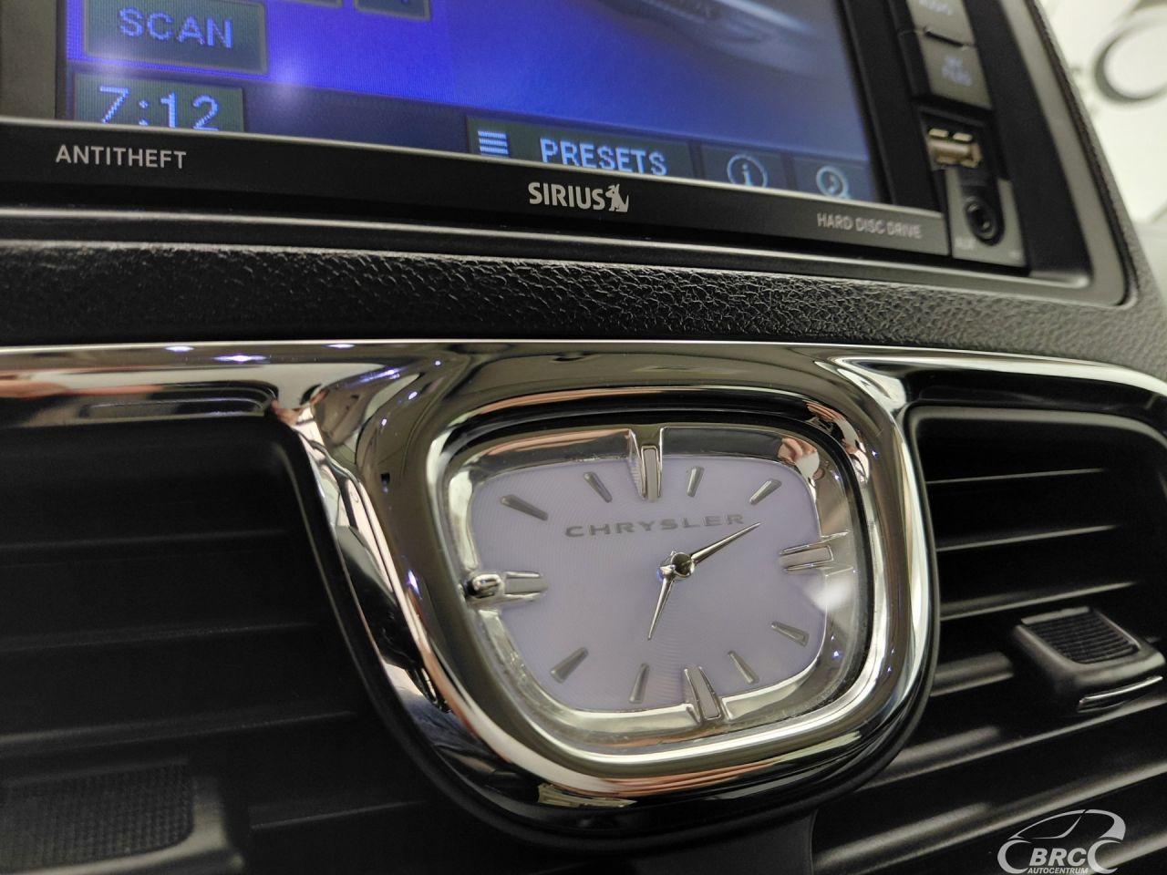 Chrysler Town & Country | 18