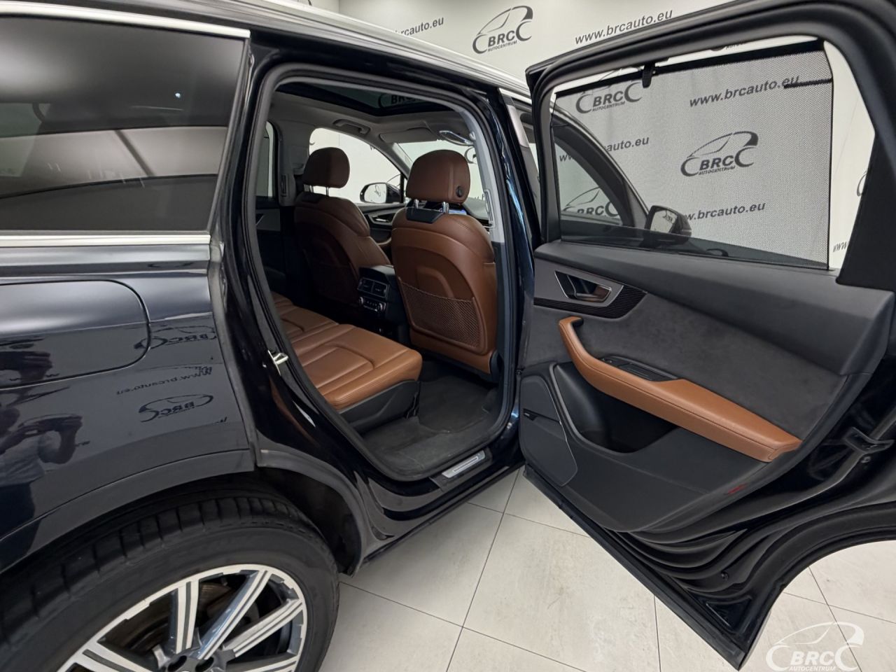 Audi Q7 | 12