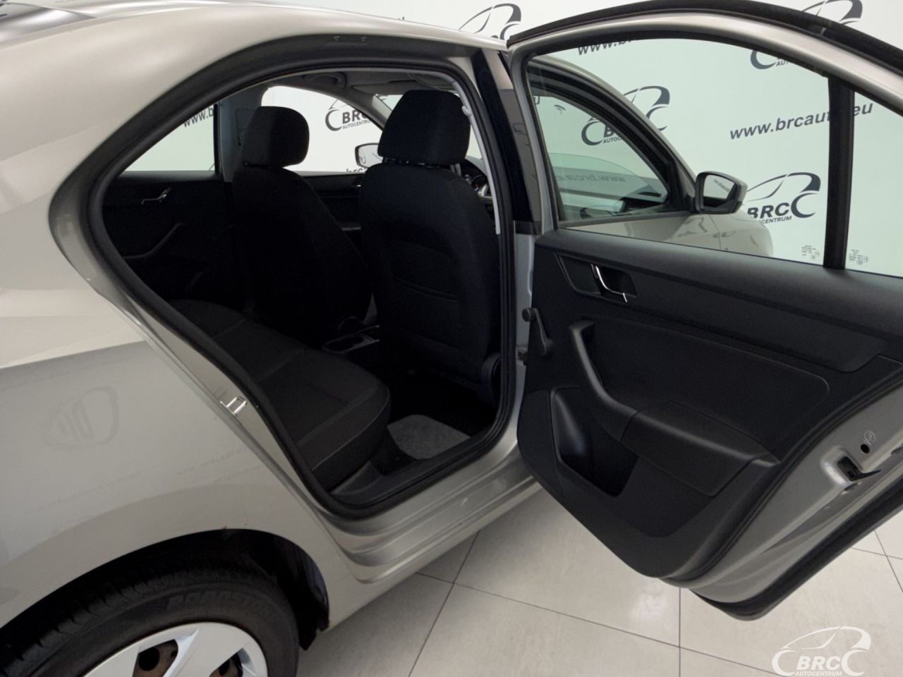 Skoda Rapid | 11