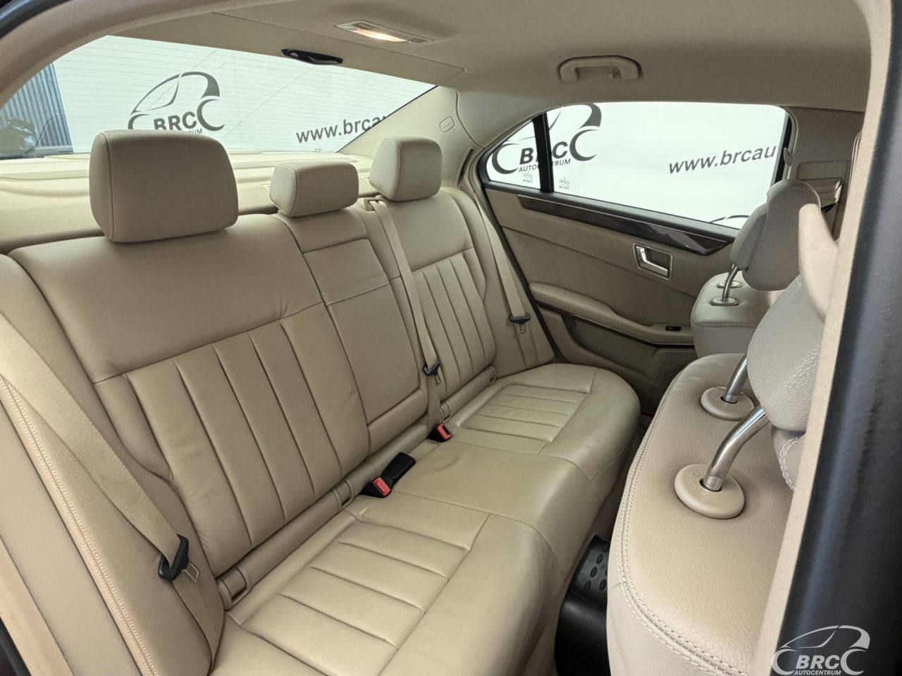 Mercedes-Benz E350 | 11
