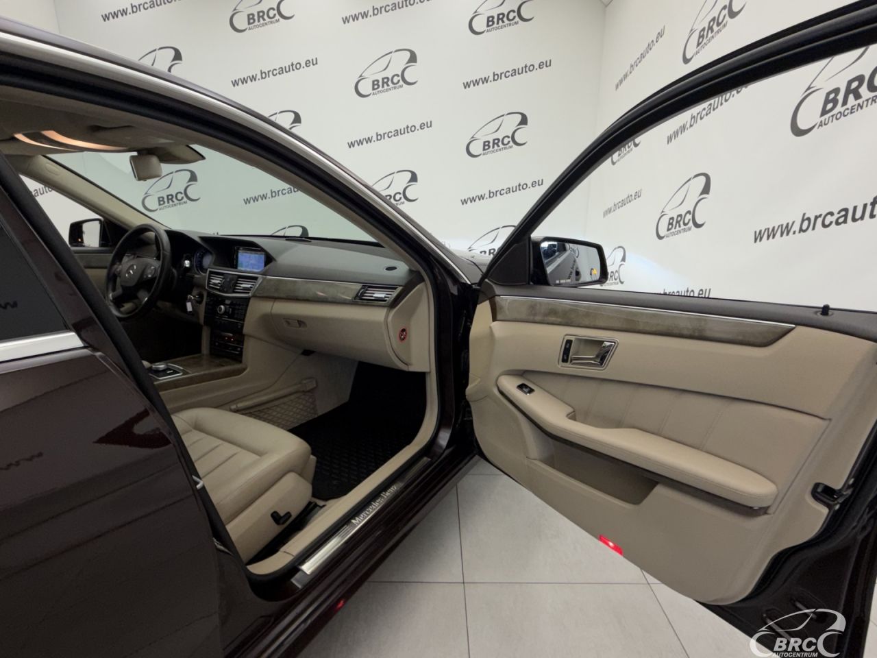 Mercedes-Benz E350 | 7