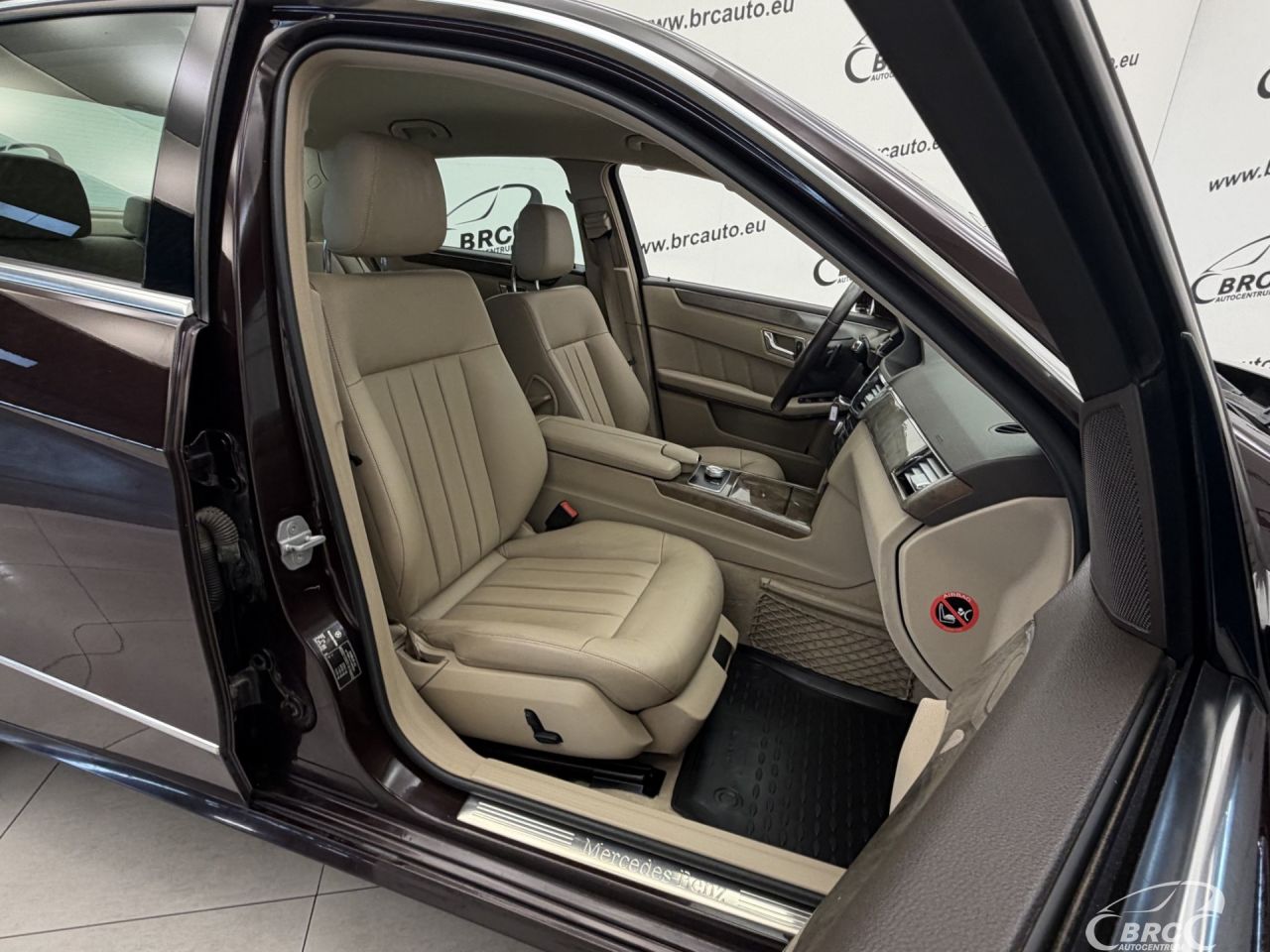 Mercedes-Benz E350 | 6