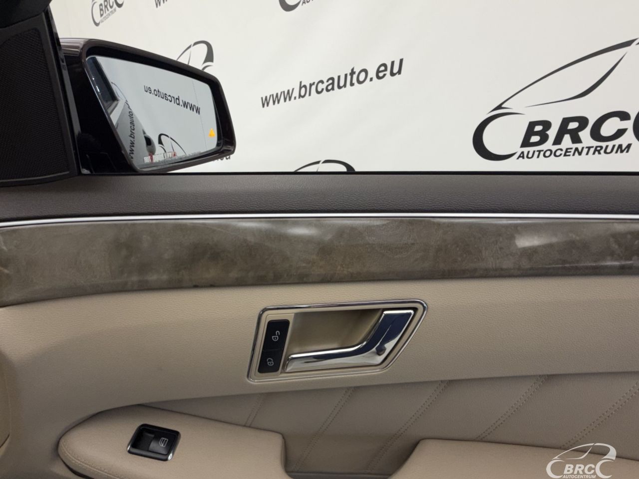 Mercedes-Benz E350 | 8