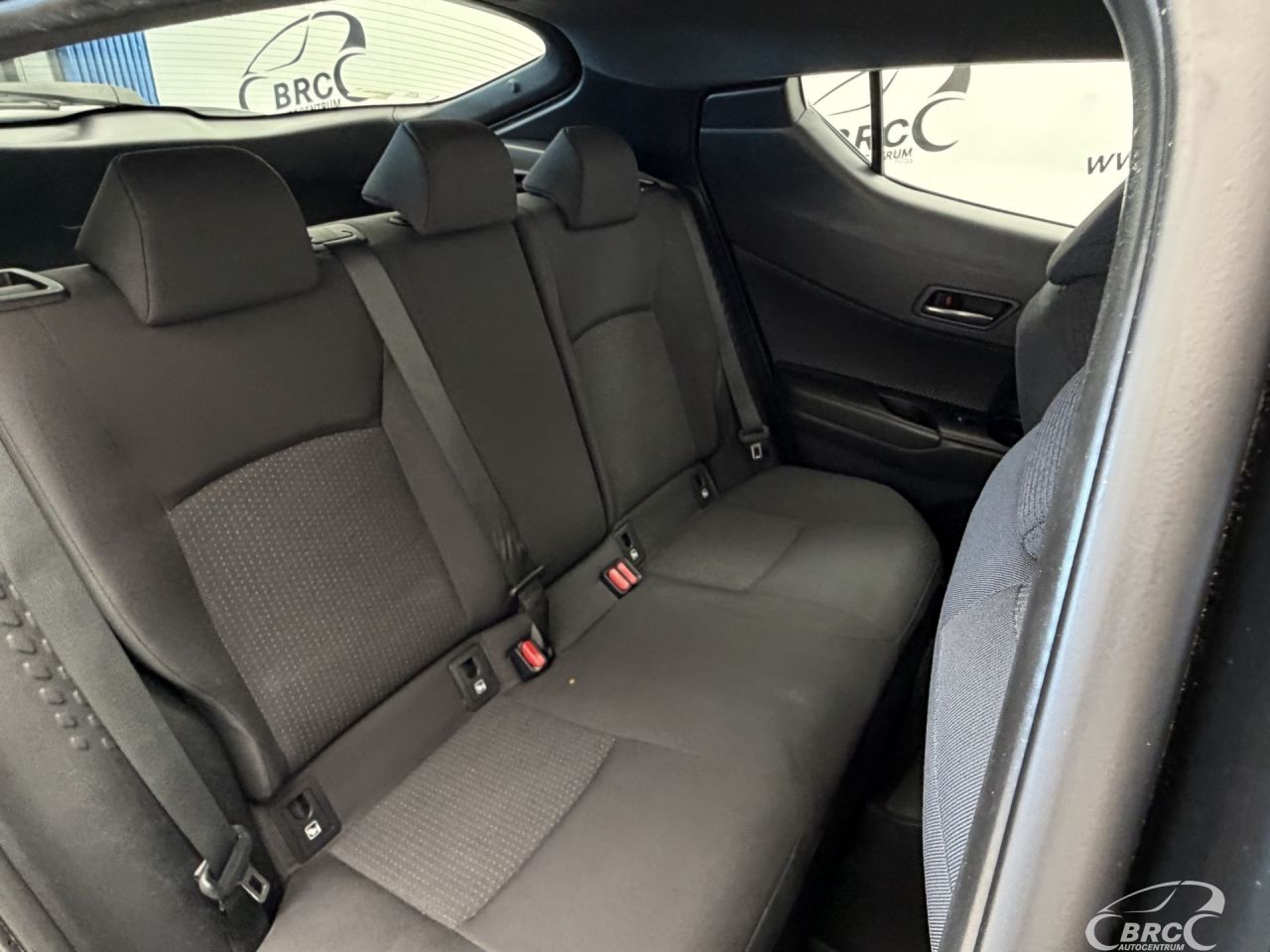 Toyota C-HR | 10