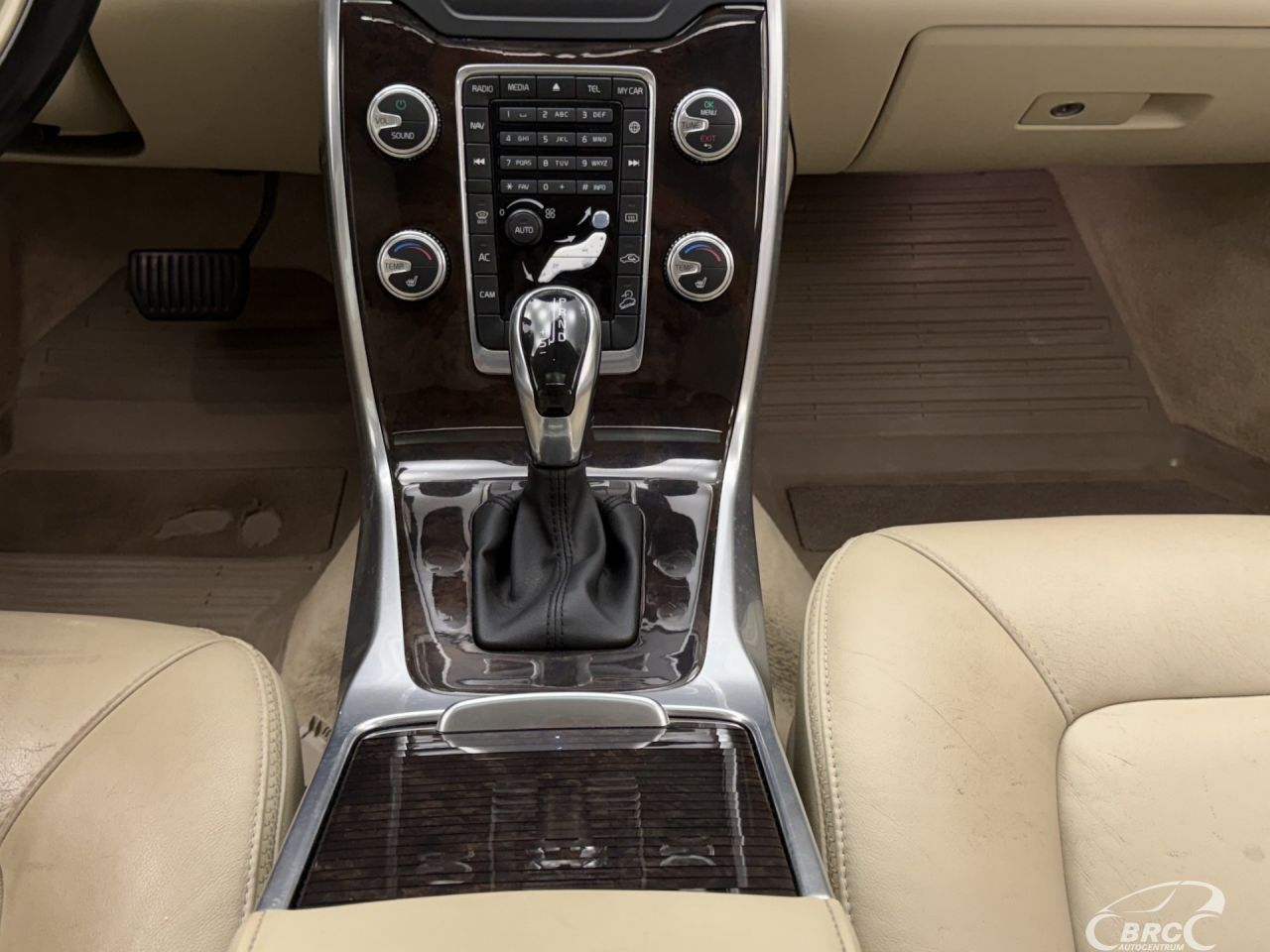 Volvo XC70 | 16