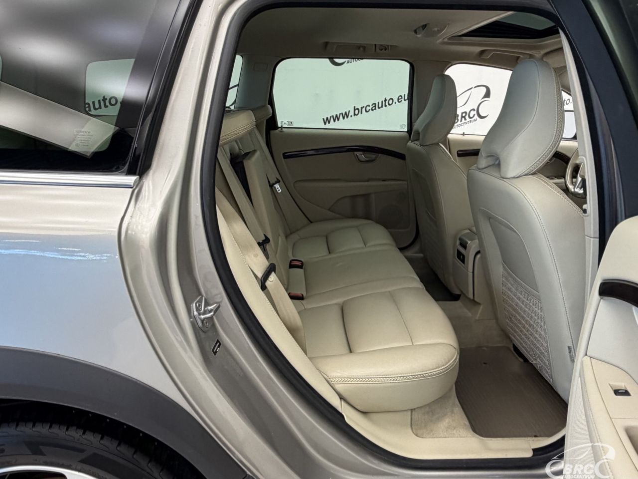 Volvo XC70 | 9