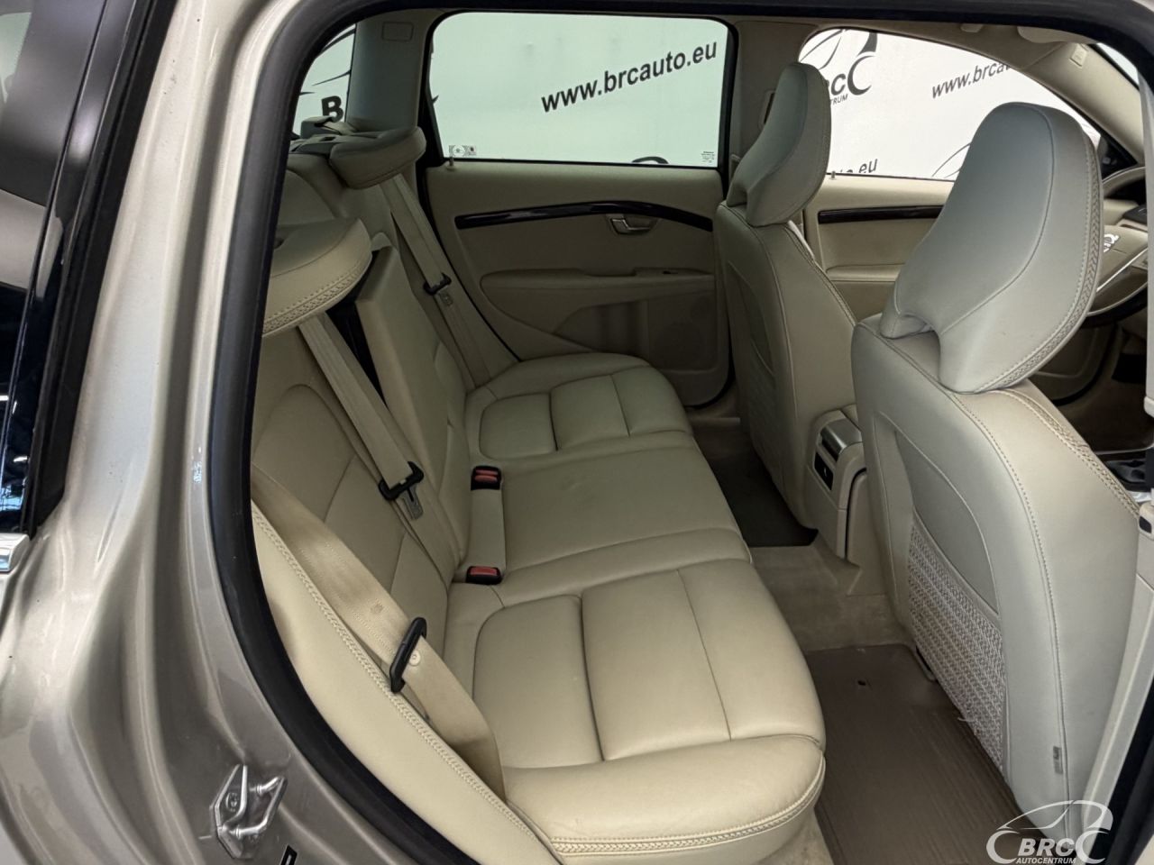 Volvo XC70 | 10