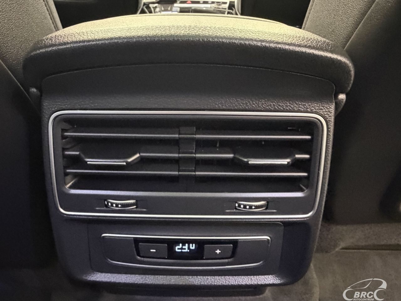 Audi Q7 | 12