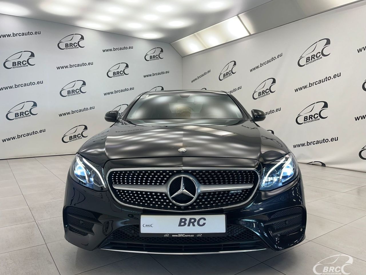 Mercedes-Benz E200 | 2