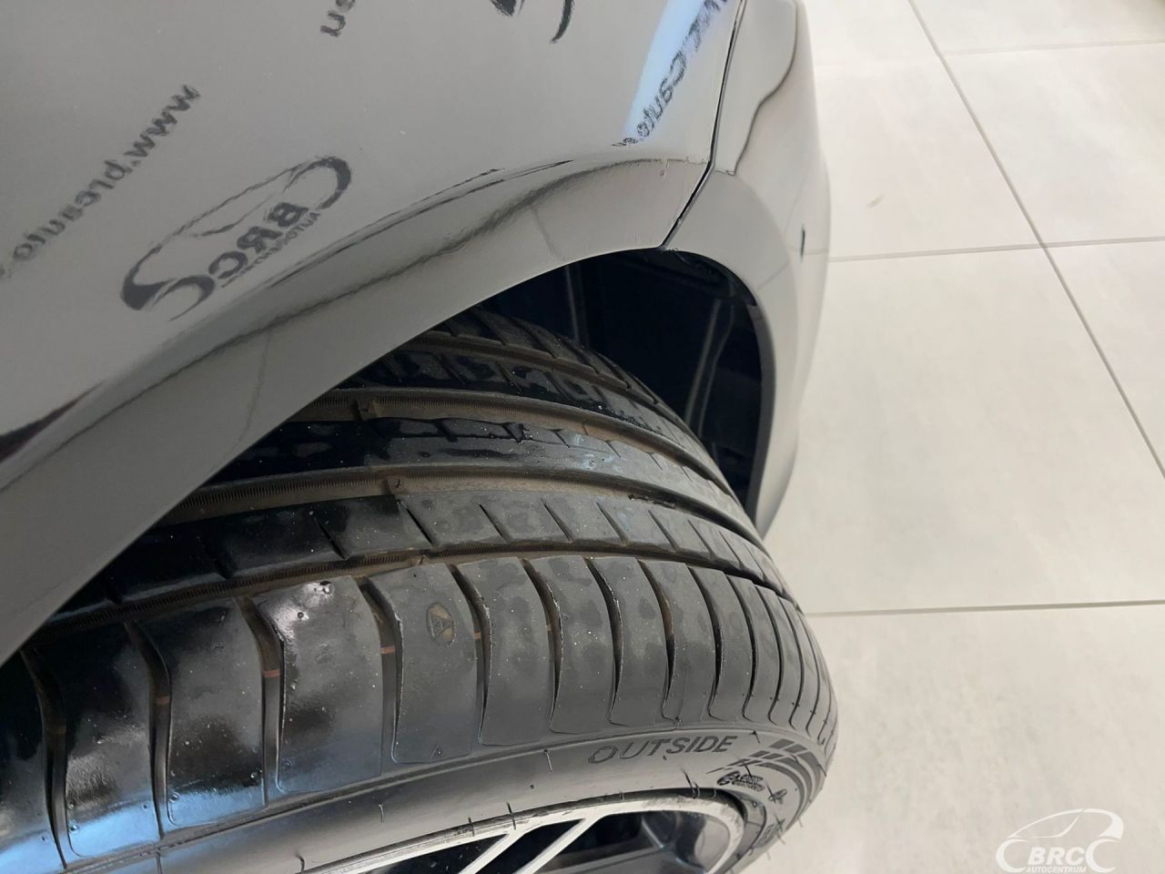 Mercedes-Benz E200 | 9