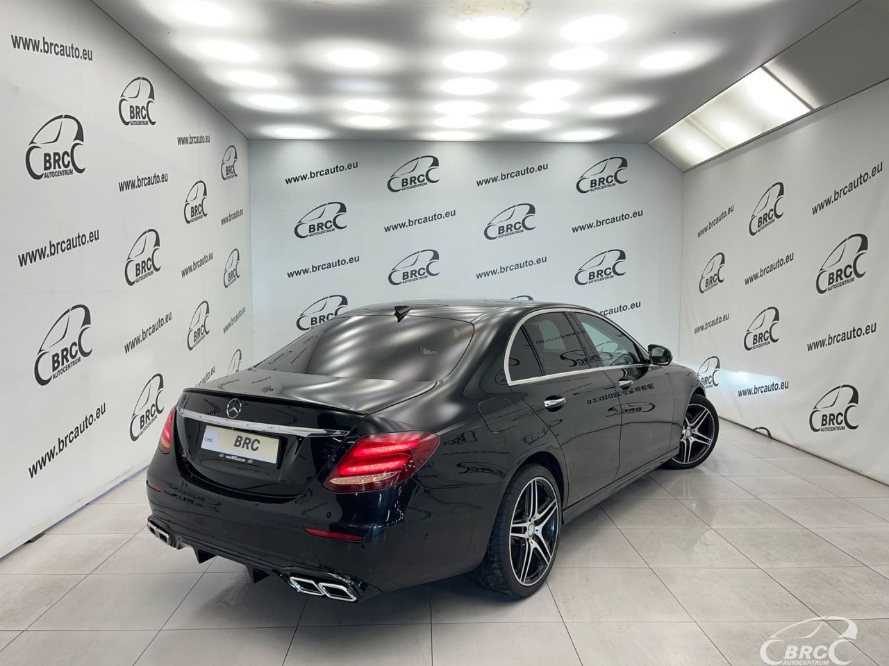 Mercedes-Benz E200 | 4