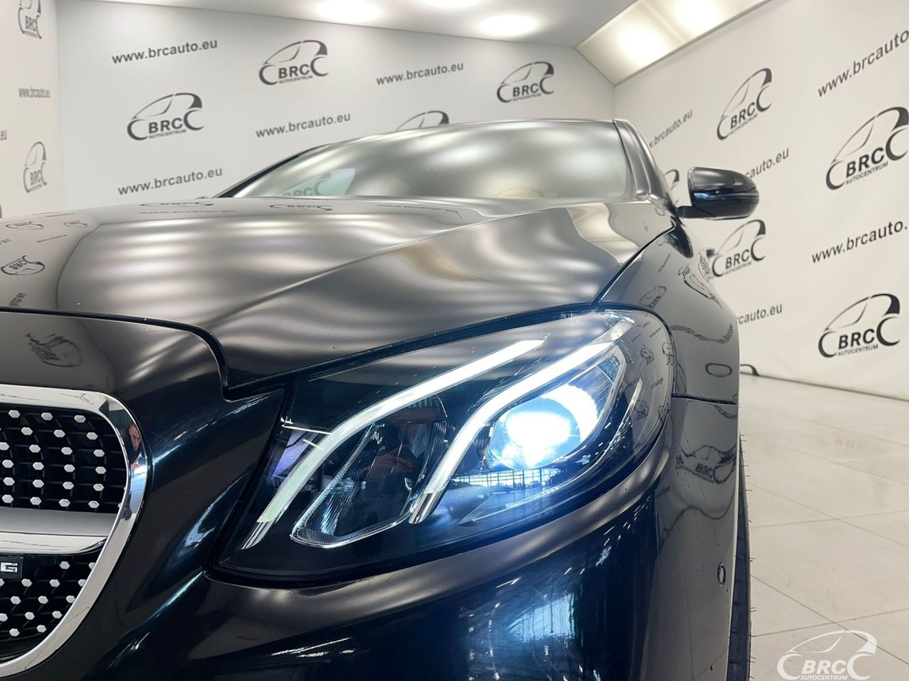 Mercedes-Benz E200 | 3